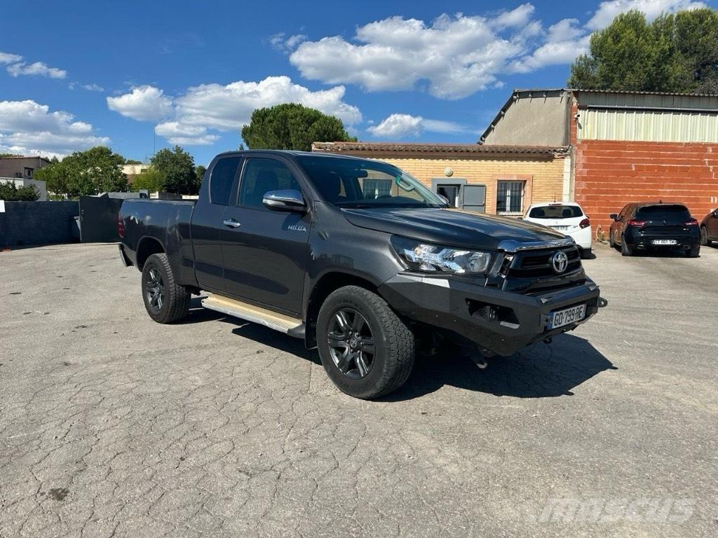 Toyota Hilux Samochody osobowe