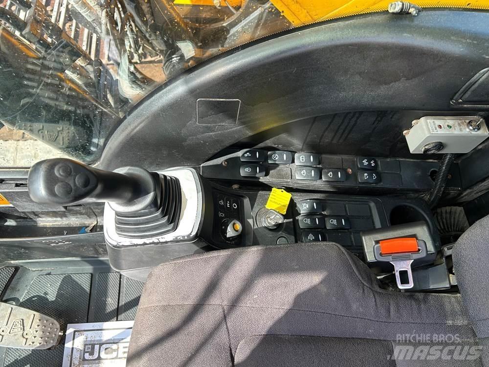 JCB JS220 LC Koparki gąsienicowe