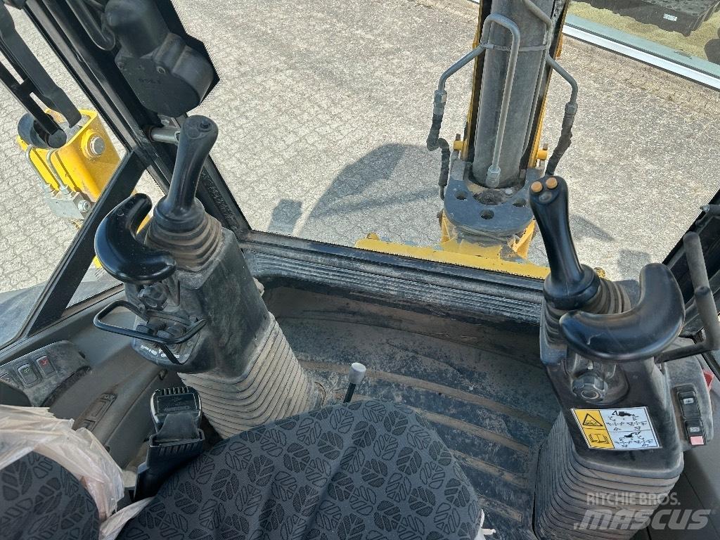New Holland B 100 C Koparko-ładowarki