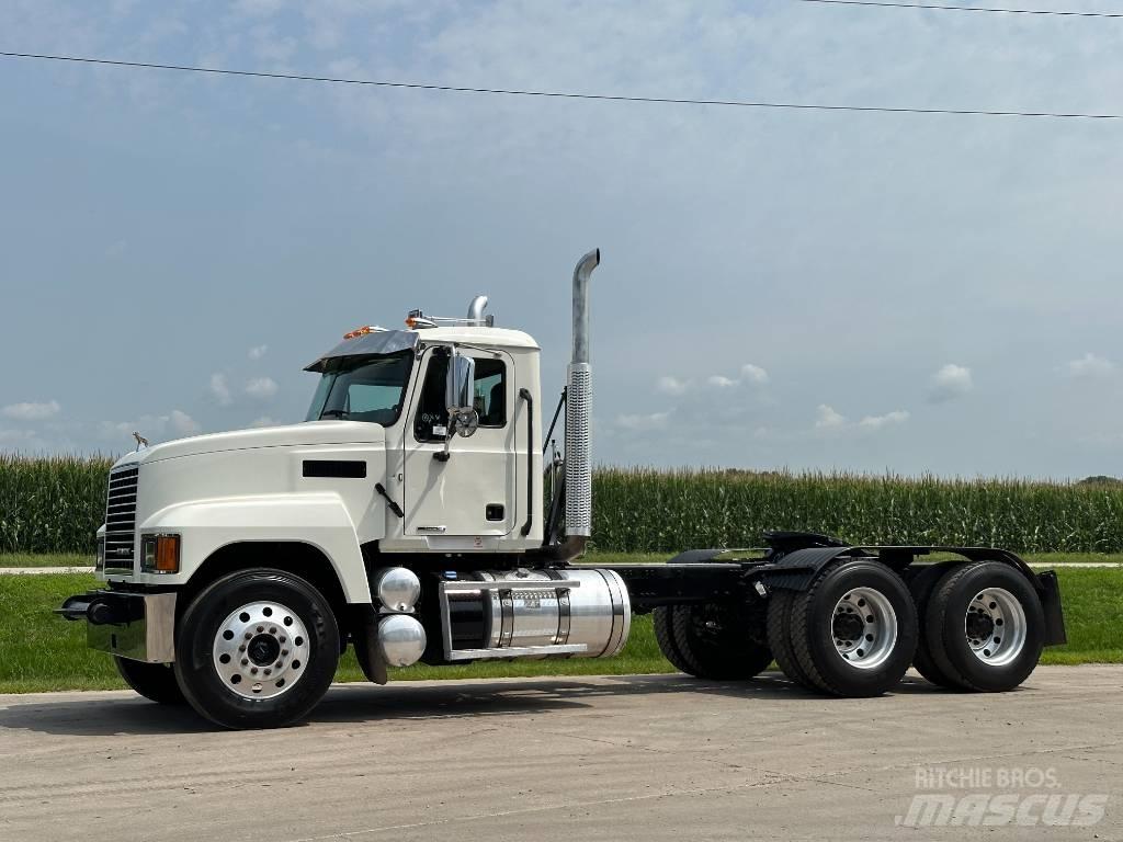 Mack Pinnacle 64ft Ciągniki siodłowe