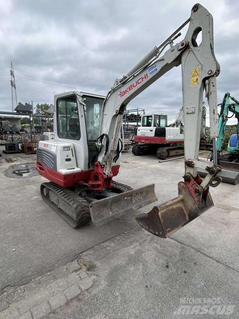 Takeuchi TB 228 Minikoparki