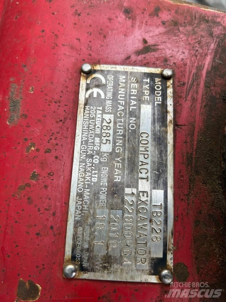 Takeuchi TB 228 Minikoparki