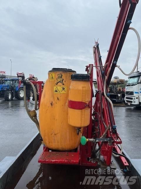 Junkkari 700/12 Zamontowane opryskiwacze