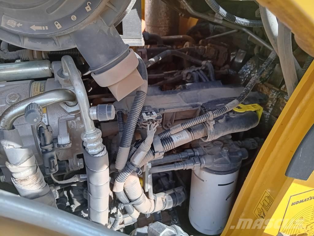 Komatsu WB 97 S-8 Koparko-ładowarki