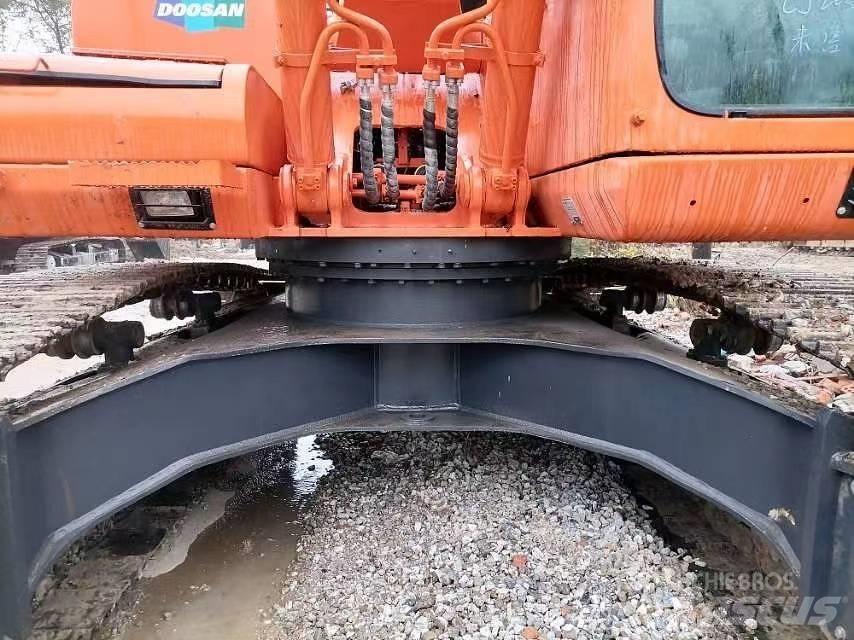 Doosan 225 LC-9 Koparki gąsienicowe