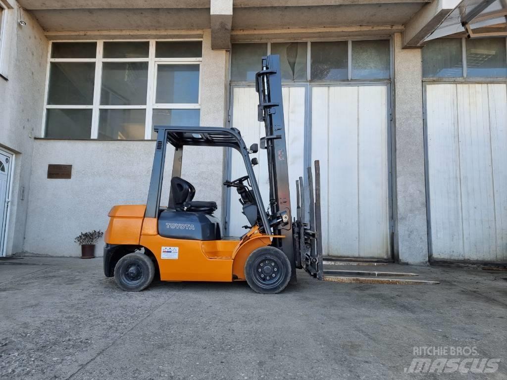 Toyota 02-7 FD 25 Wózki Diesla