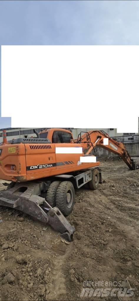 Doosan DX 210 W Koparki kołowe