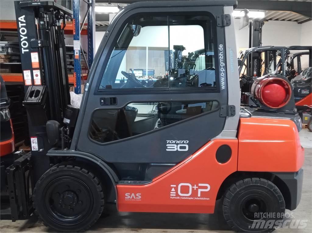Toyota 02-8FGF30 Wózki LPG