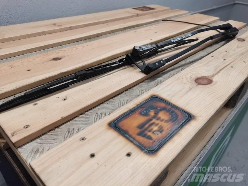 Manitou MLT  wiper Kabiny i wnętrze