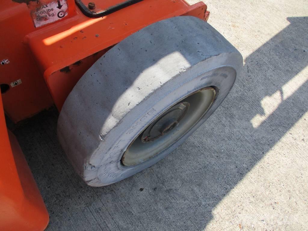 JLG E 400 AJPN (146) Kompaktowe samojezdne wysięgniki podnośnikowe