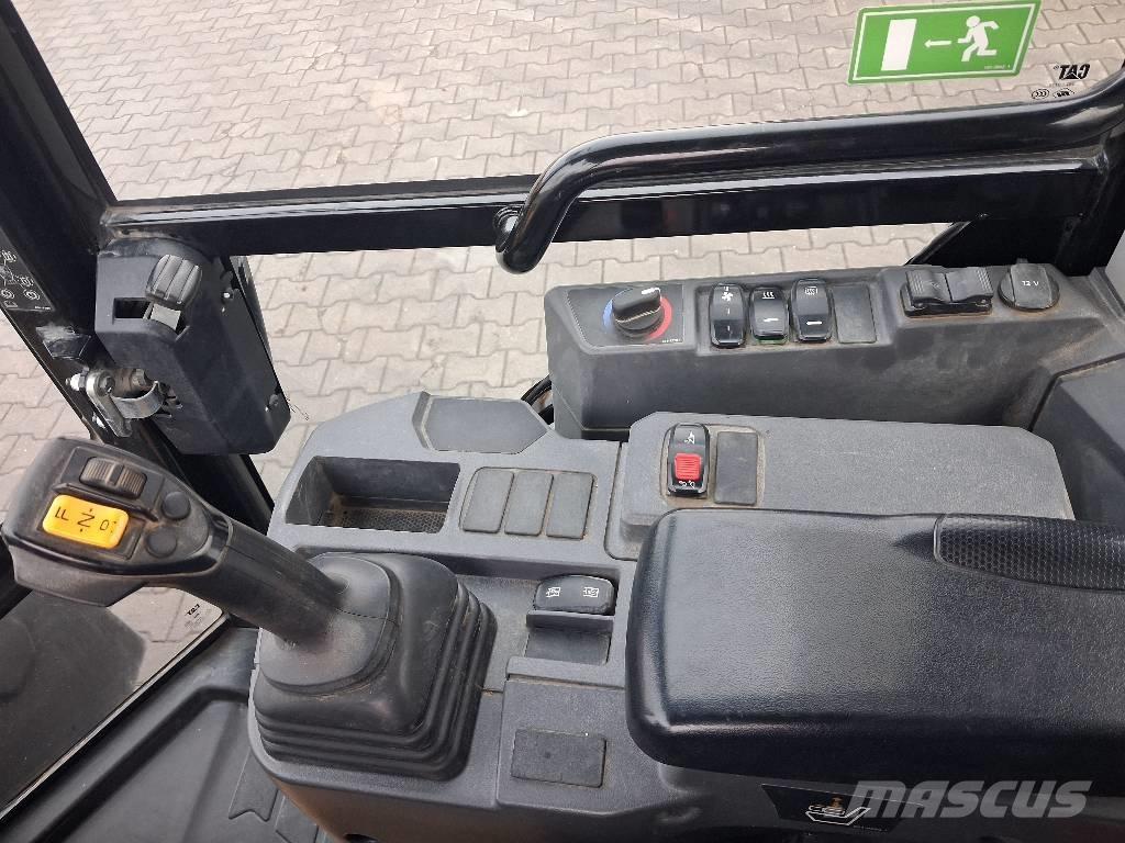 CAT 906 Ładowarki kołowe