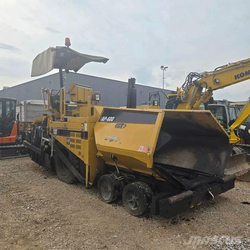 CAT AP600 Rozściełacze do asfaltu