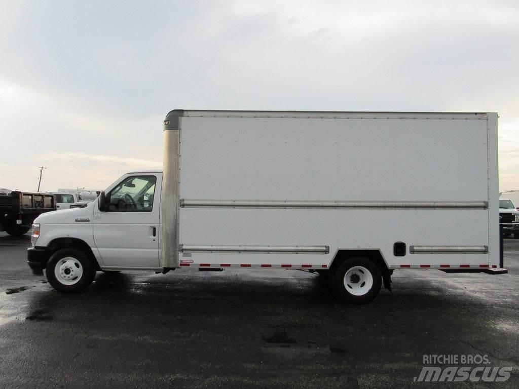 Ford E-350 Samochody ciężarowe ze skrzynią zamkniętą