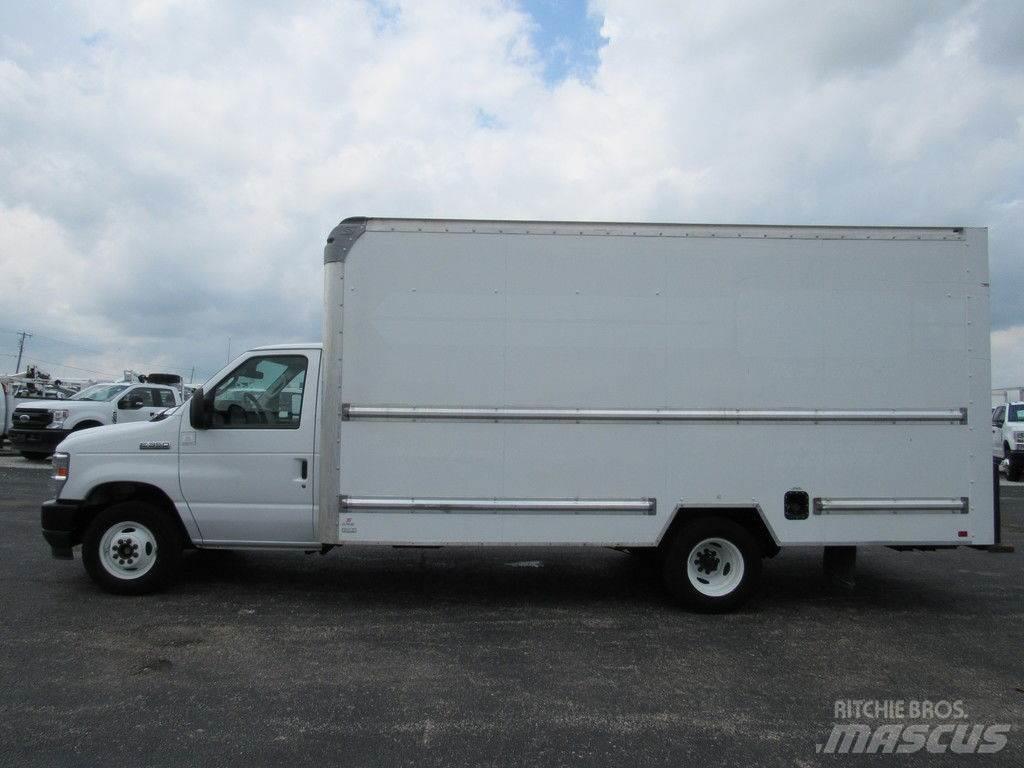 Ford E-350 Samochody ciężarowe ze skrzynią zamkniętą