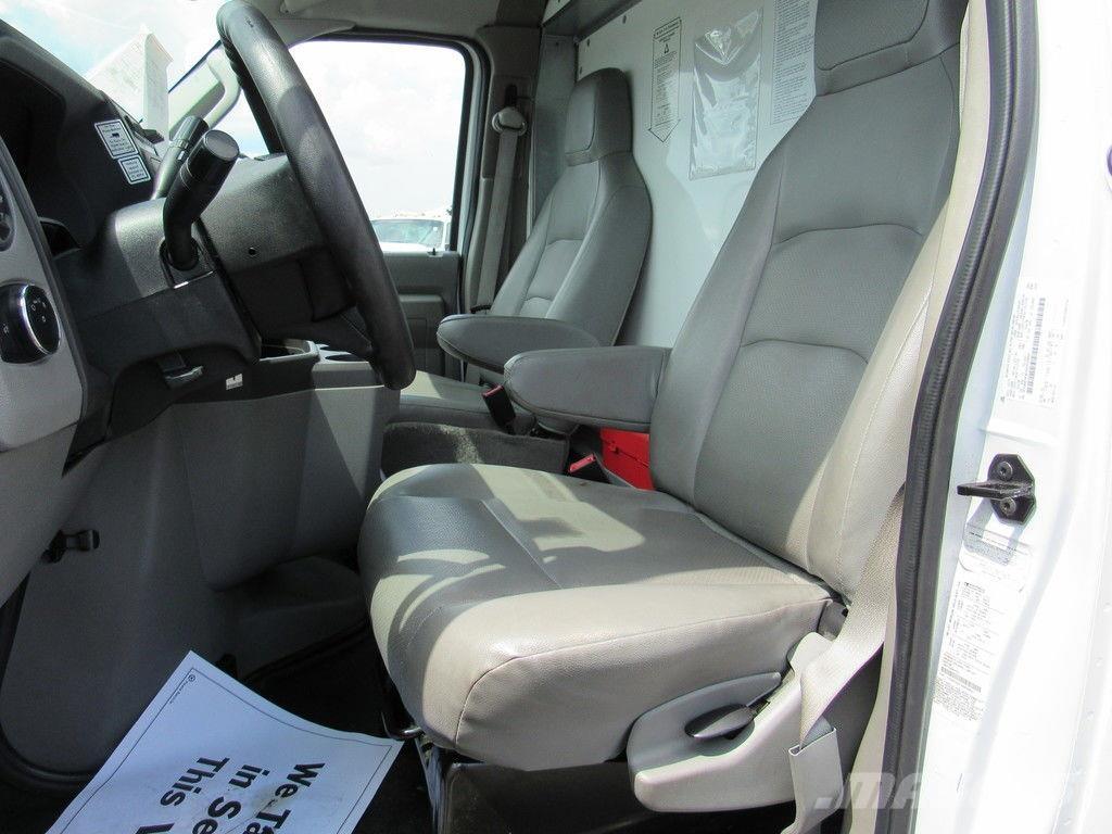 Ford E-350 Samochody ciężarowe ze skrzynią zamkniętą