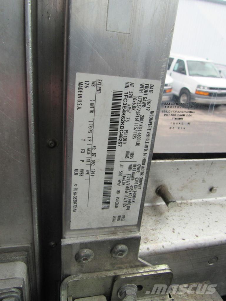 Ford E-450 Samochody ciężarowe ze skrzynią zamkniętą
