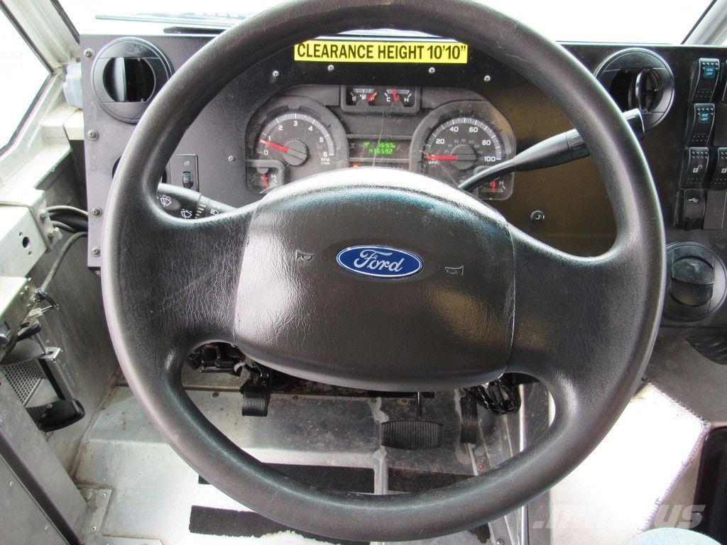 Ford E-450 Samochody ciężarowe ze skrzynią zamkniętą