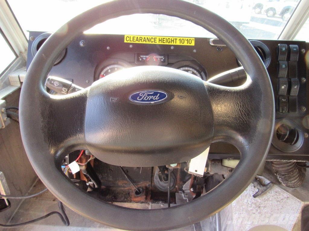 Ford E-450 Samochody ciężarowe ze skrzynią zamkniętą