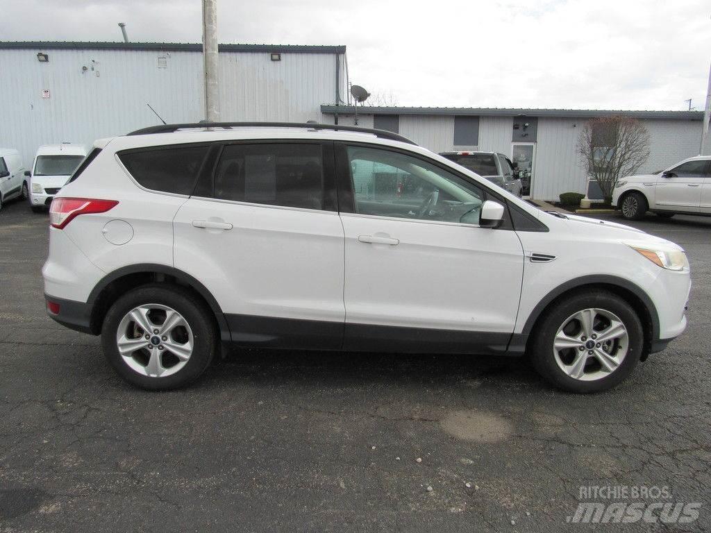 Ford Escape Samochody osobowe