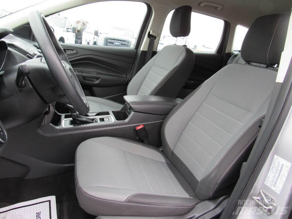 Ford Escape Samochody osobowe