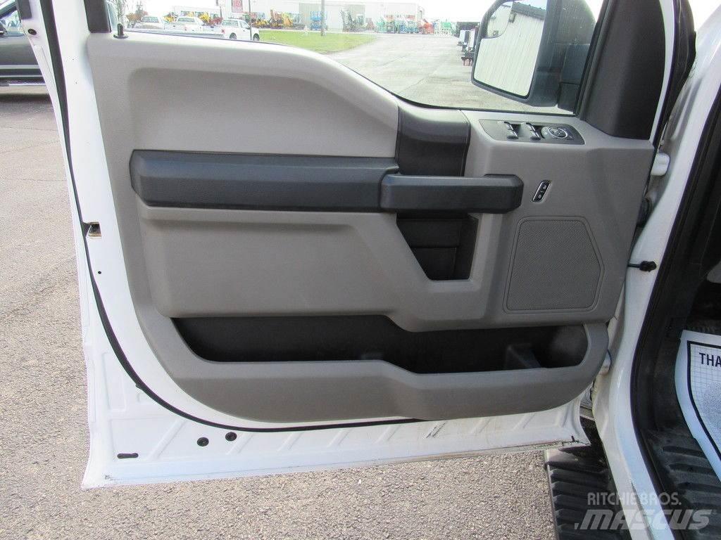 Ford F-150 Pick-upy / Pojazdy z otwieranymi burtami