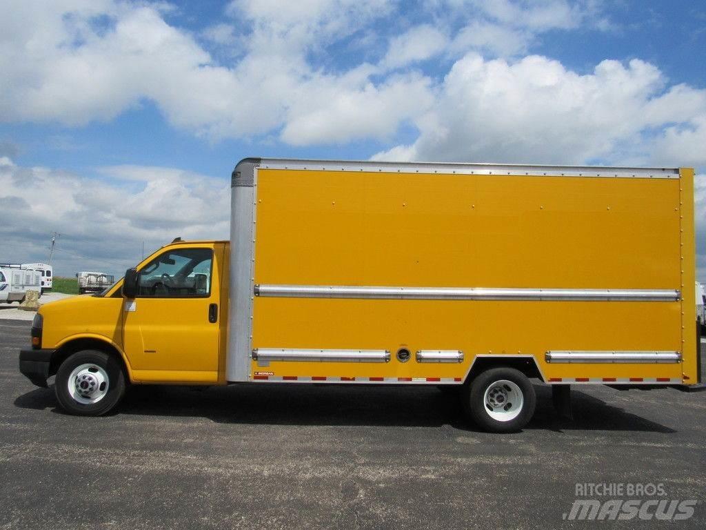 GMC Savana 3500 Samochody ciężarowe ze skrzynią zamkniętą