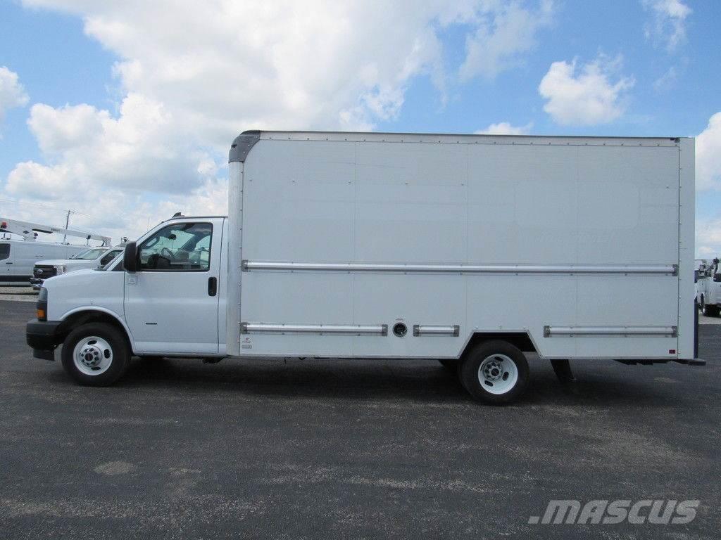 GMC Savana 3500 Samochody ciężarowe ze skrzynią zamkniętą
