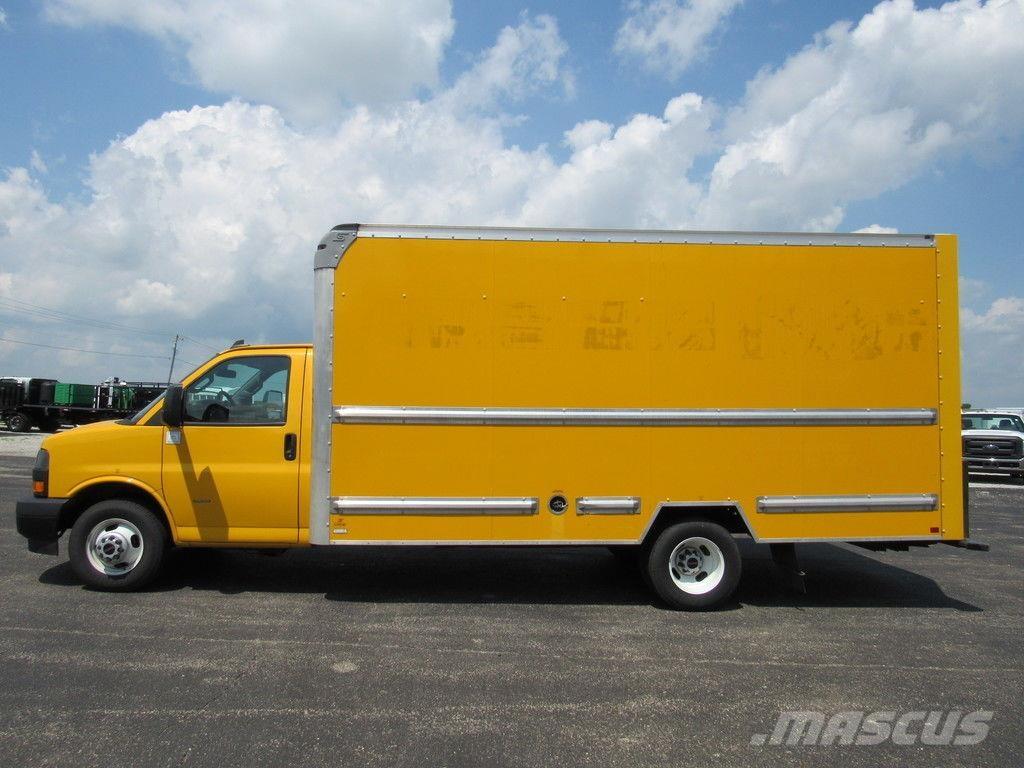 GMC Savana 3500 Samochody ciężarowe ze skrzynią zamkniętą