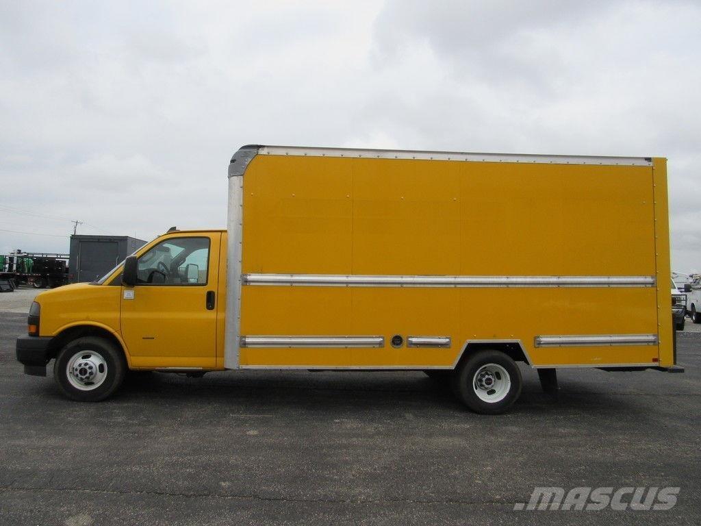 GMC Savana 3500 Samochody ciężarowe ze skrzynią zamkniętą