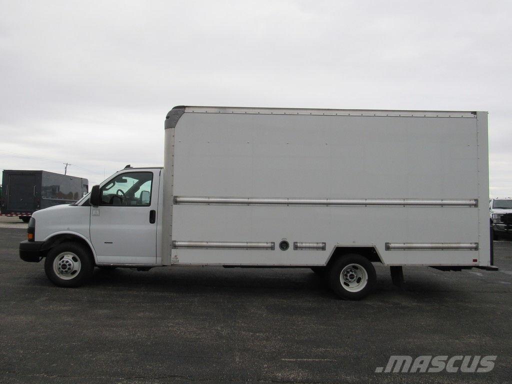 GMC Savana 3500 Samochody ciężarowe ze skrzynią zamkniętą