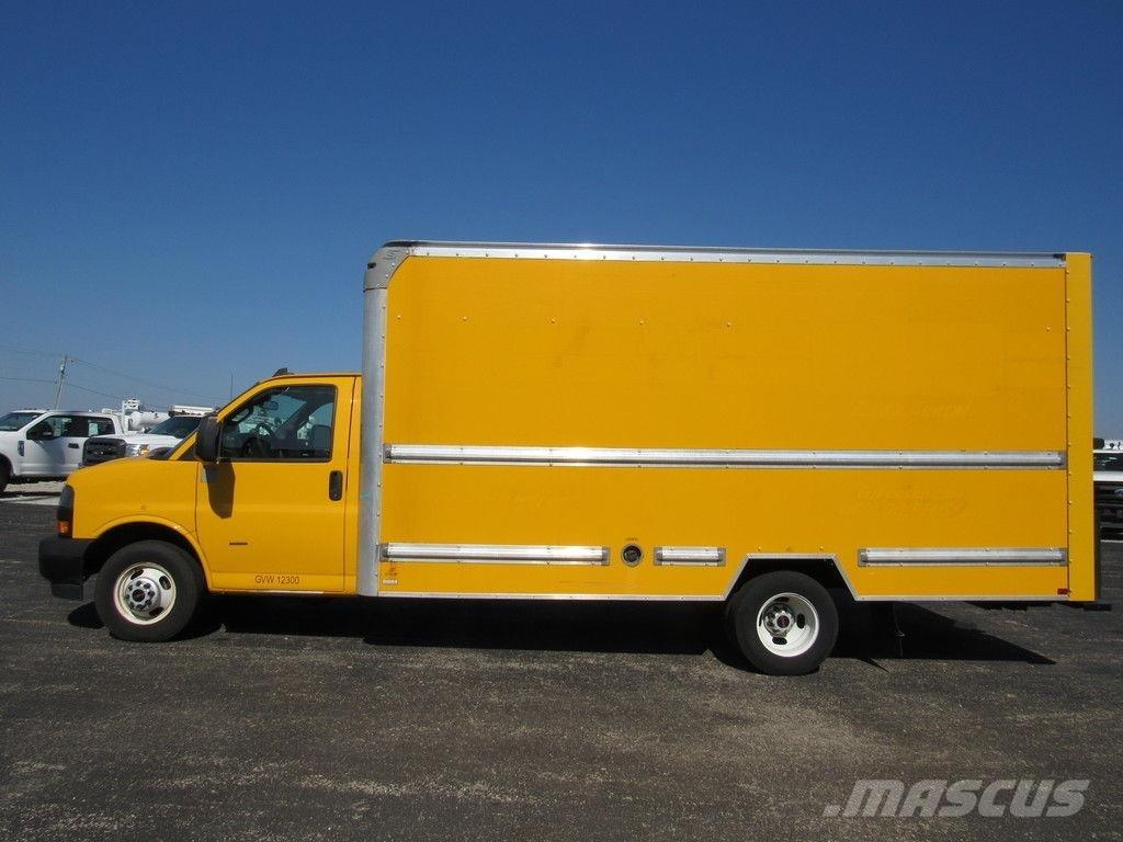 GMC Savana 3500 Samochody ciężarowe ze skrzynią zamkniętą