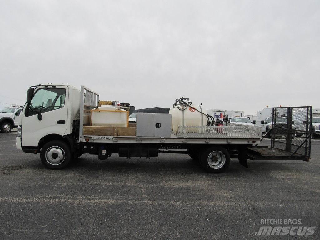 Hino XJC740 Ciężarówki typu Platforma / Skrzynia