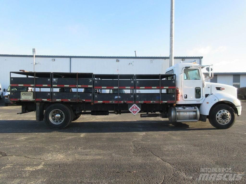 Peterbilt 335 Ciężarówki typu Platforma / Skrzynia