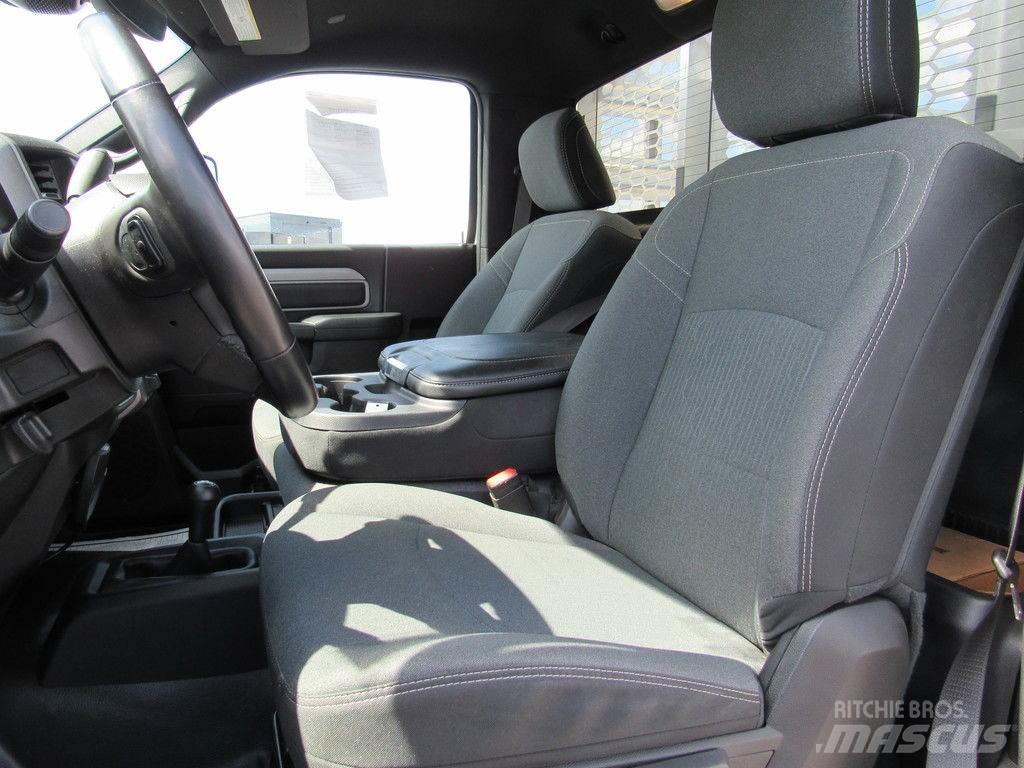 RAM 3500 Ciężarówki typu Platforma / Skrzynia