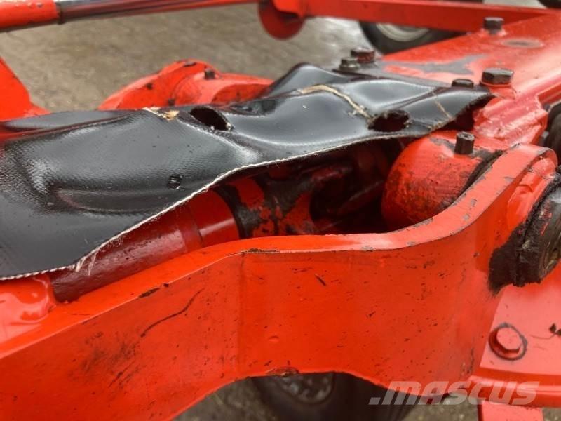 Kuhn GF 8702 T Zgrabiarki i przetrząsacze