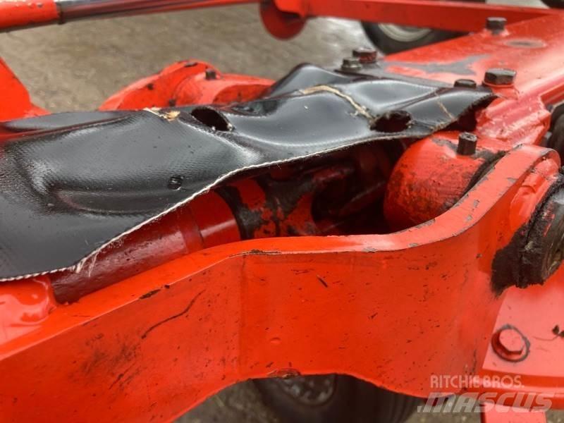 Kuhn GF8702T Zgrabiarki i przetrząsacze