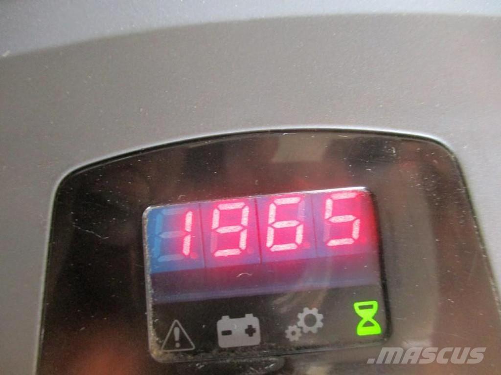 Toyota LPE200 Wózki widłowe unoszące z platformą dla operatora