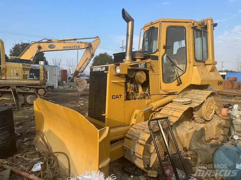 CAT D 4 H Spycharki gąsienicowe
