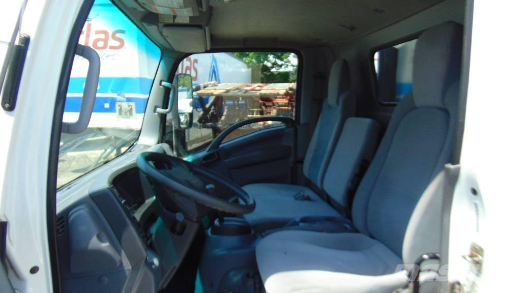 Isuzu NRR Ciężarówki typu Platforma / Skrzynia