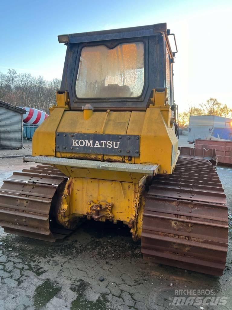 Komatsu D 65 P Spycharki gąsienicowe