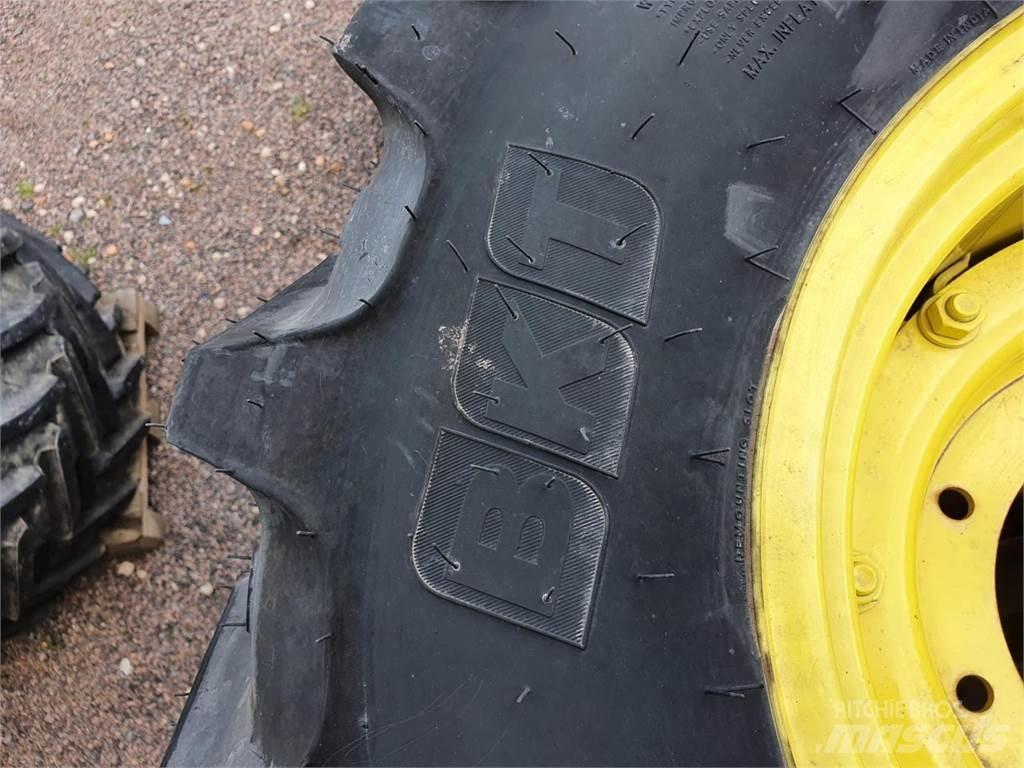 BKT 320/85R20 x2 Opony, koła i felgi