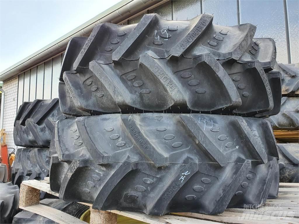 BKT 320/85R20 x2 Opony, koła i felgi