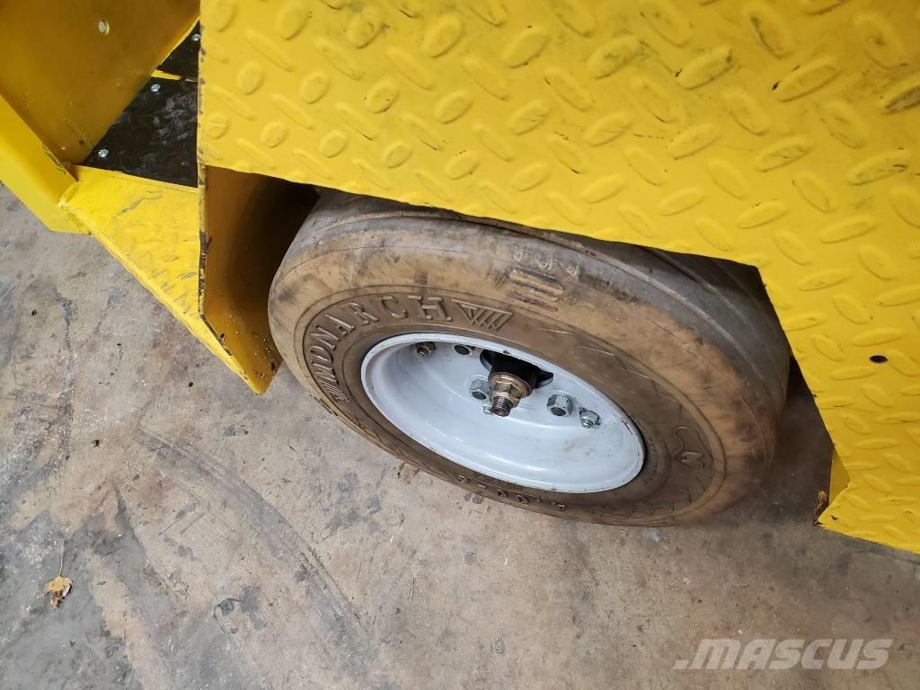 Taylor-Dunn SC090 Wózki widłowe samochodowe ciągnące