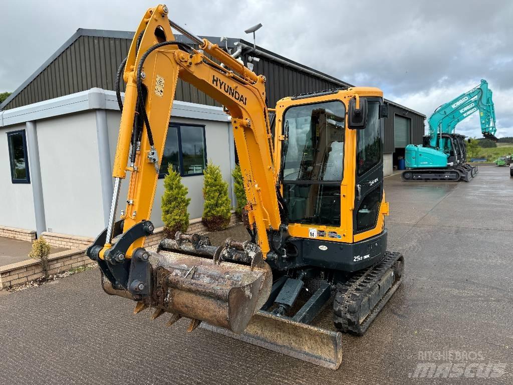 Hyundai R25Z-9 AK Minikoparki