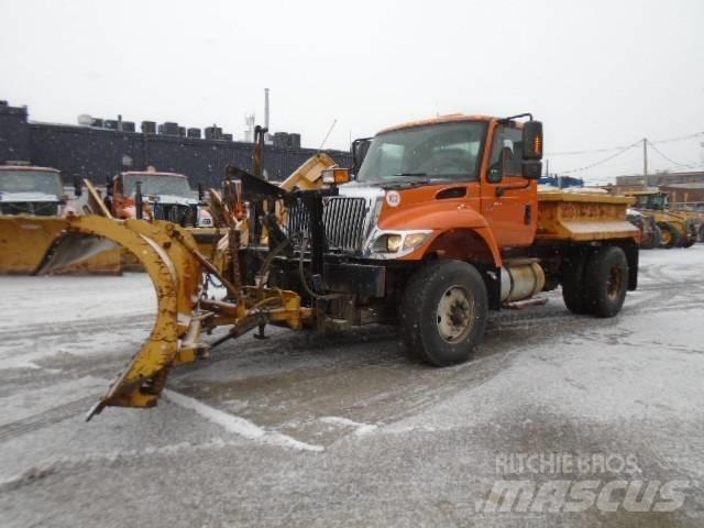 International 7400 Lemiesze i pługi śnieżne