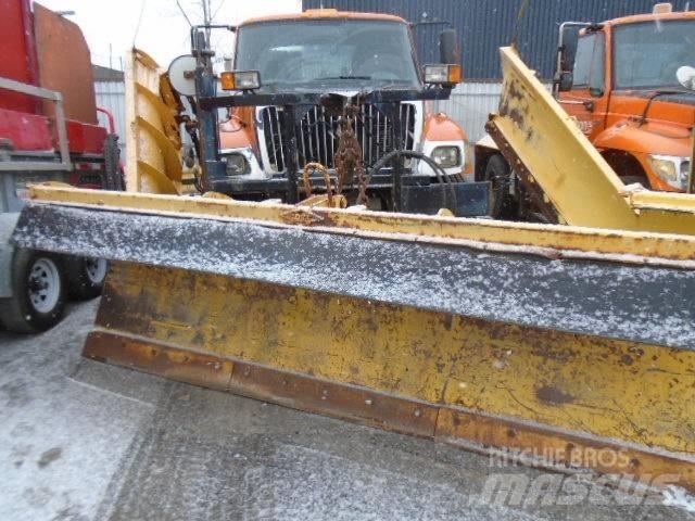 International 7400 Lemiesze i pługi śnieżne