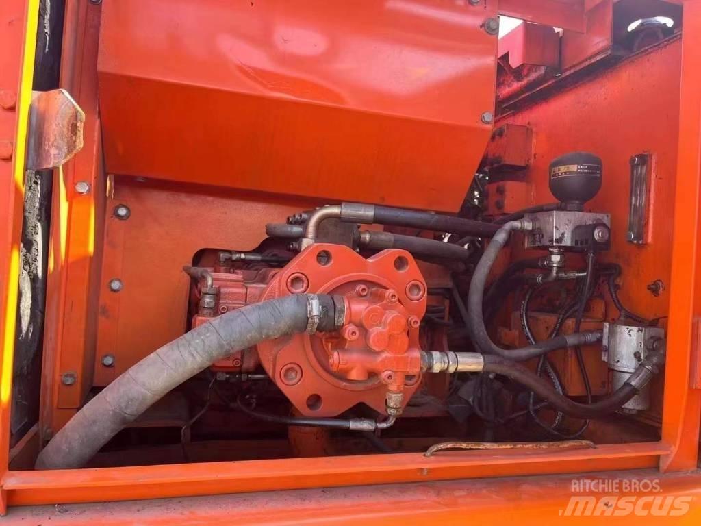 Doosan DH 220 Koparki gąsienicowe