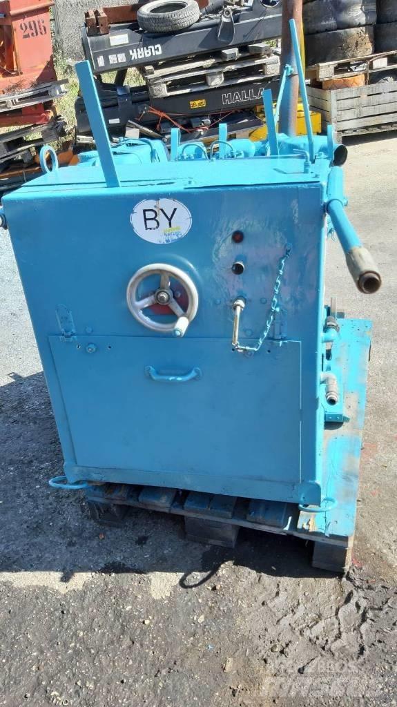 Hanix 32 HP Maszyny budowlane - Inne