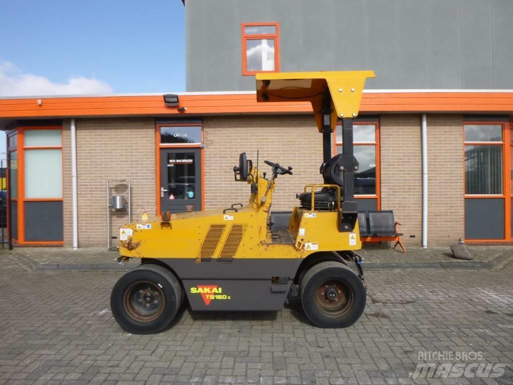Sakai TS 160 Walce ogumione