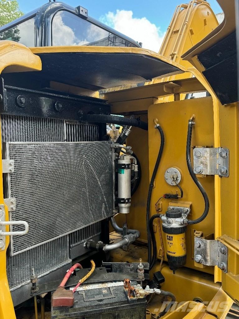 CAT 307 Minikoparki